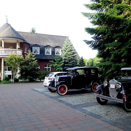 Hotel Und Restaurant Waldschloesschen Crivitz Exterior foto