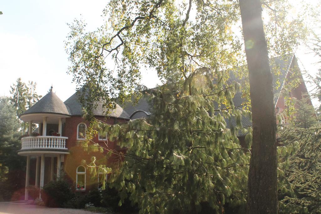 Hotel Und Restaurant Waldschloesschen Crivitz Exterior foto