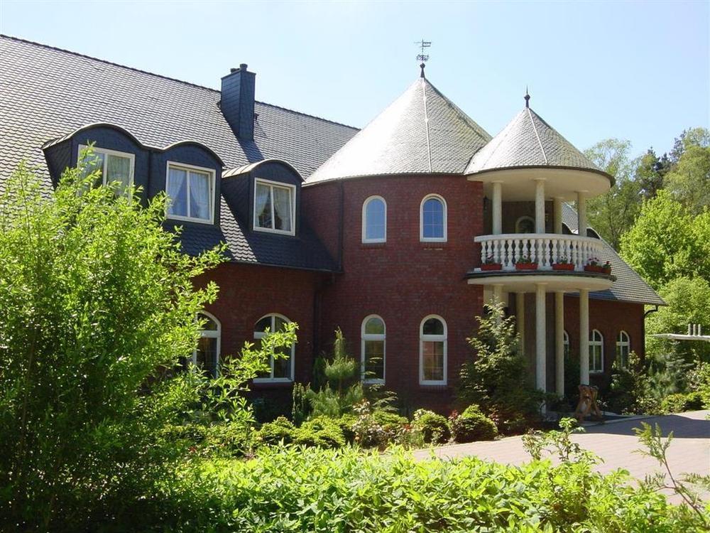 Hotel Und Restaurant Waldschloesschen Crivitz Exterior foto